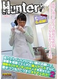 自力でトイレに行けない僕のお願いで、尿瓶を用意してくれた美人ナースさんに、朝勃ちしたギンギンのチ○ポを見せたら驚きつつも、こっそりヌイてくれた! 2